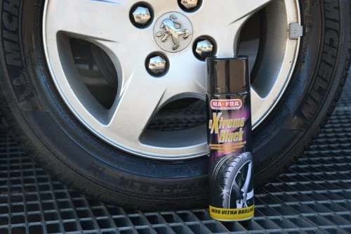 Ma-Fra, Extreme Black, Nero Gomme Spray Ultra Brillante, con Effetto Bagnato, Previene le Screpolature, Resistente a Pioggia e Lavaggi Frequenti, Formato 500ml