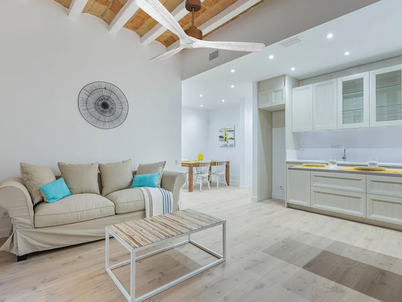 Ventilatore da soffitto Reversibile Termostato Dimmabile Wifi Motore CC Tetti inclinati Telecomando Luce a tre toni Hypersilence Memoria Shopify Vendible (AUTOMATICO)