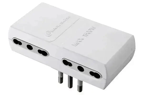 Adattatore quadruplo 10/16a bianco