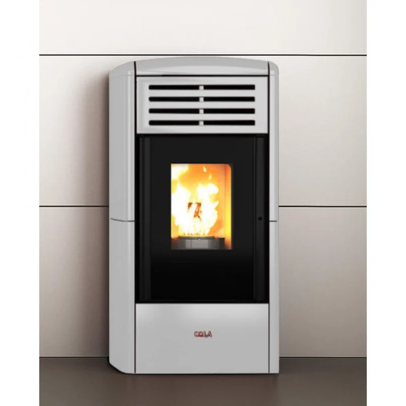 Stufa a Pellet ANSELMO COLA Modello FUOCOLA' 9,2 kW Colore Bianco in Maiolica